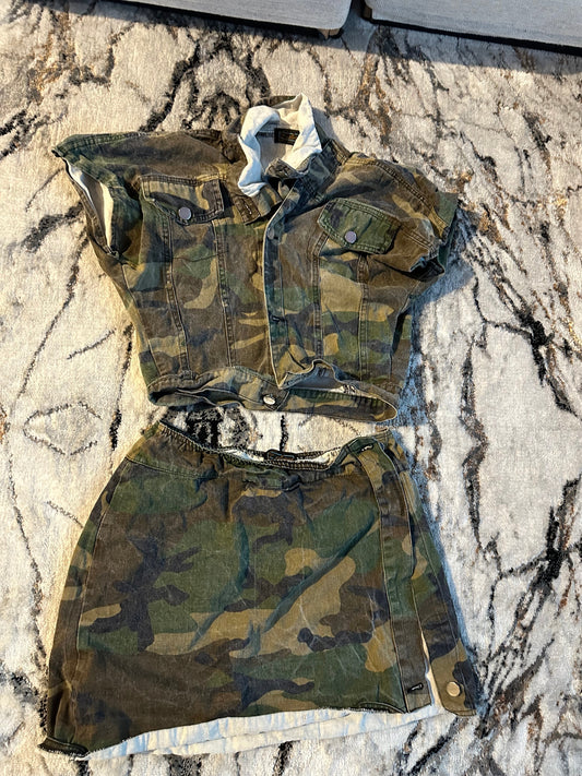 Camo Skirt Set M